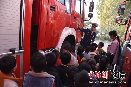 �D��W(xu��)���څ��^����܇��