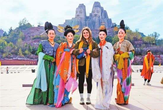 ����ο��������S���Ļ����@�c�����h�����Ї��οͺ�Ӱ�����������S���Ļ����@���D