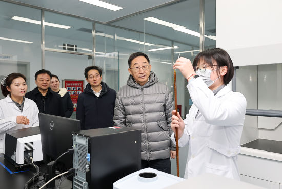 ��1��11����ʡί��ӛ��������������ϳ���ˎ���޹�˾���{(di��o)�������t(y��)ˎ�a(ch��n)�I(y��)�l(f��)չ��r��ӛ�߶����z