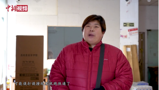 ���´��o(j��)�¡����ݡ�80��Ů���f�T����ˬ�ʵ�Ц�����y